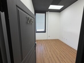 200 E Chapman Ave, Orange, CA à louer Photo intérieure- Image 1 de 4