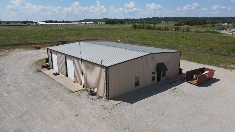 6082 S Industrial Dr, Chelsea, OK à vendre - Photo du bâtiment - Image 1 de 21
