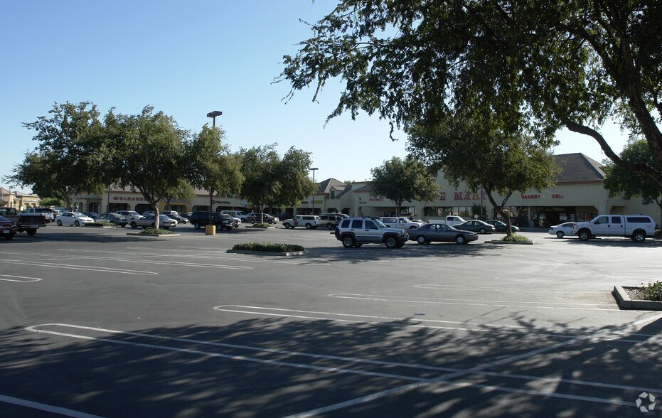 3900 Pelandale Ave, Modesto, CA à louer - Photo du bâtiment - Image 2 de 5