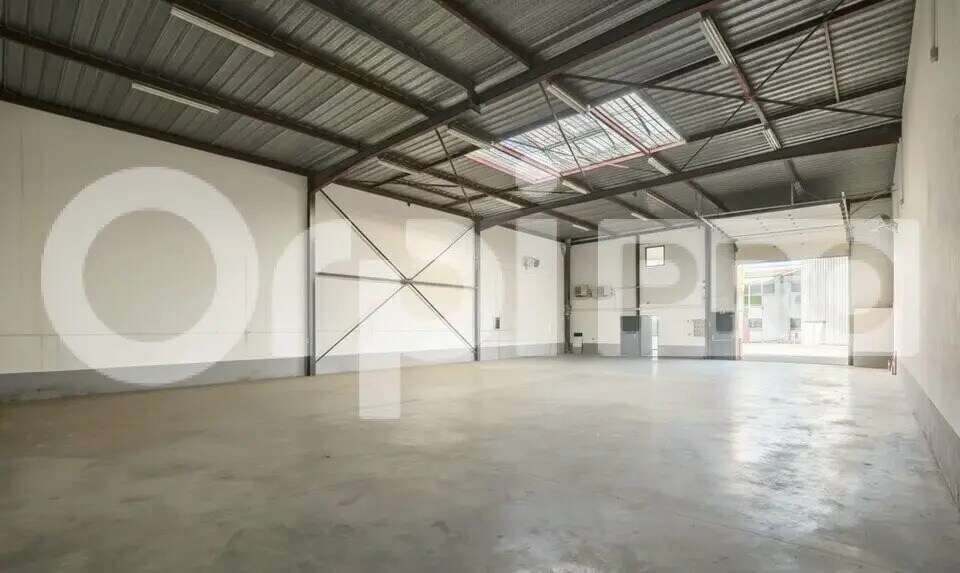 Industrial in Chilly-Mazarin for lease - Interior Photo - Image 2 of 3