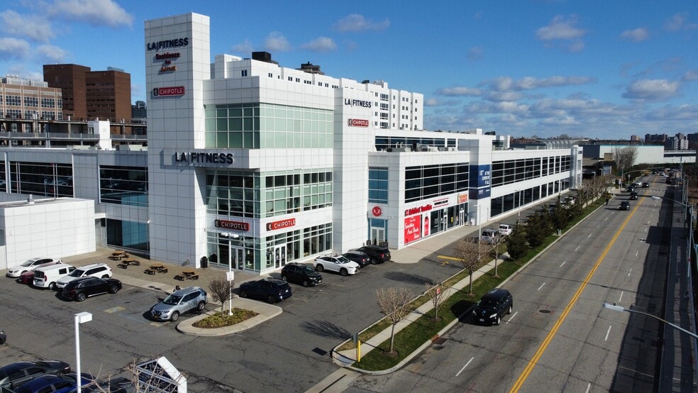 1776 Eastchester Rd, Bronx, NY for lease - Building Photo - Image 3 of 4