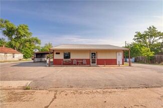 Plus de détails pour 313 W Roger Miller Blvd, Erick, OK - Vente au détail à vendre