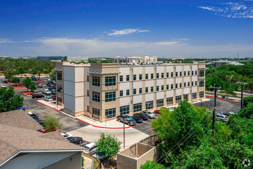10010 Rogers Xing, San Antonio, TX à louer - Photo du bâtiment - Image 2 de 8