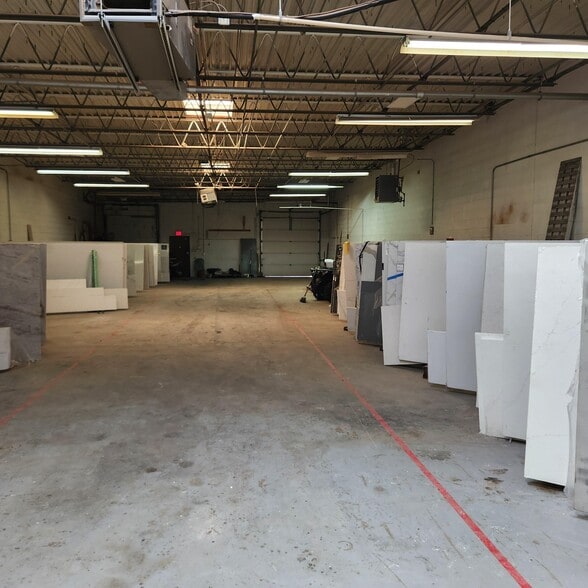 2002 Zettler Rd, Columbus, OH for lease - Building Photo - Image 3 of 7