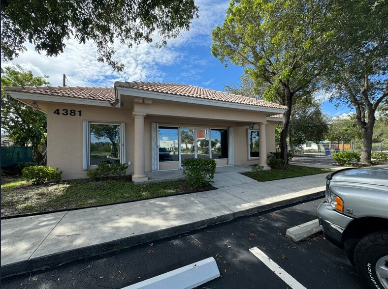 4381 N Dixie Hwy, Deerfield Beach, FL for sale - Building Photo - Image 1 of 1