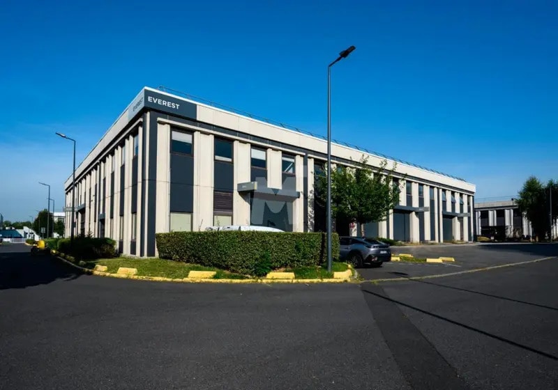 Flex in Lisses for lease Building Photo- Image 1 of 11
