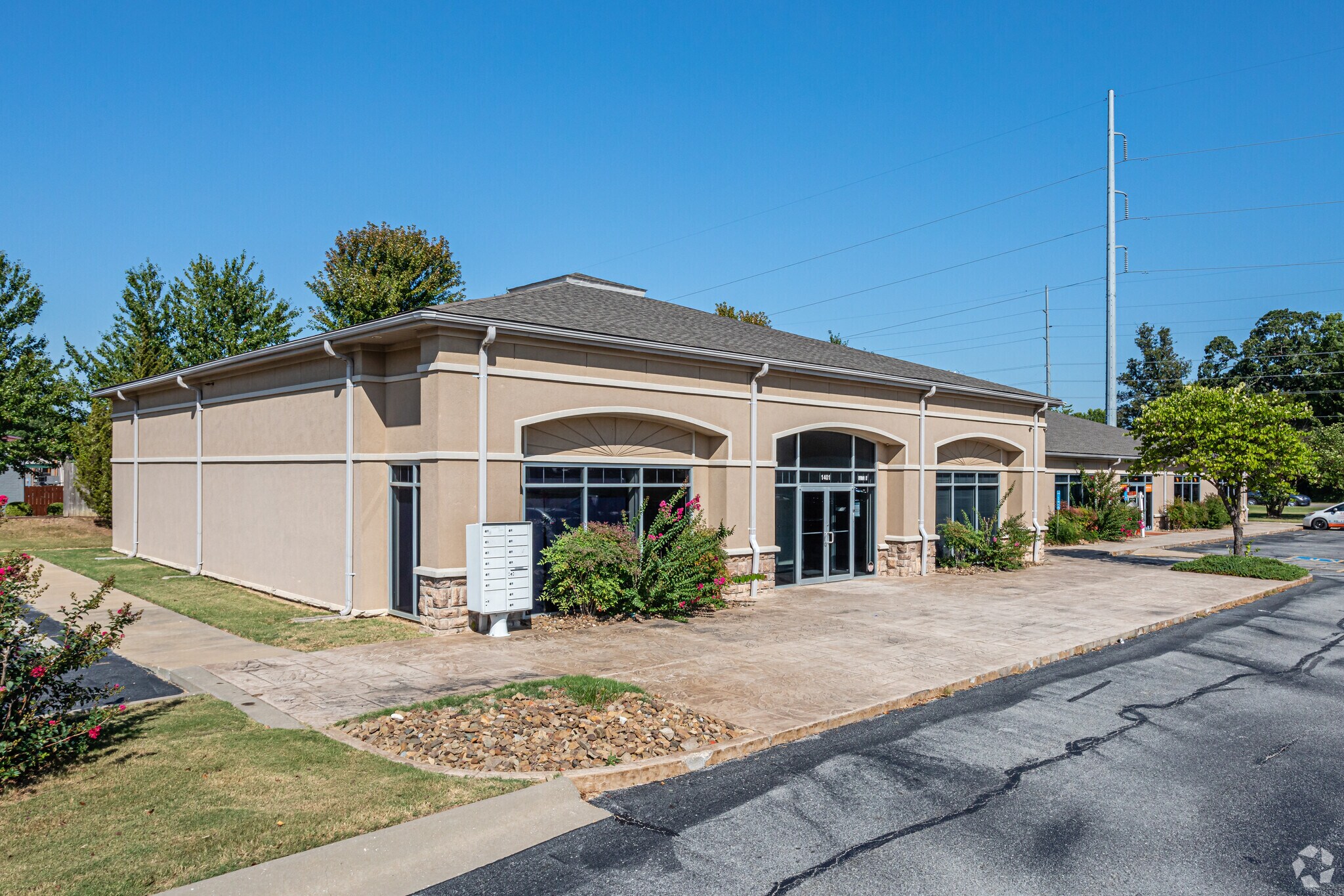 1401 S 14 Street, Bentonville, AR à louer Photo principale- Image 1 de 12