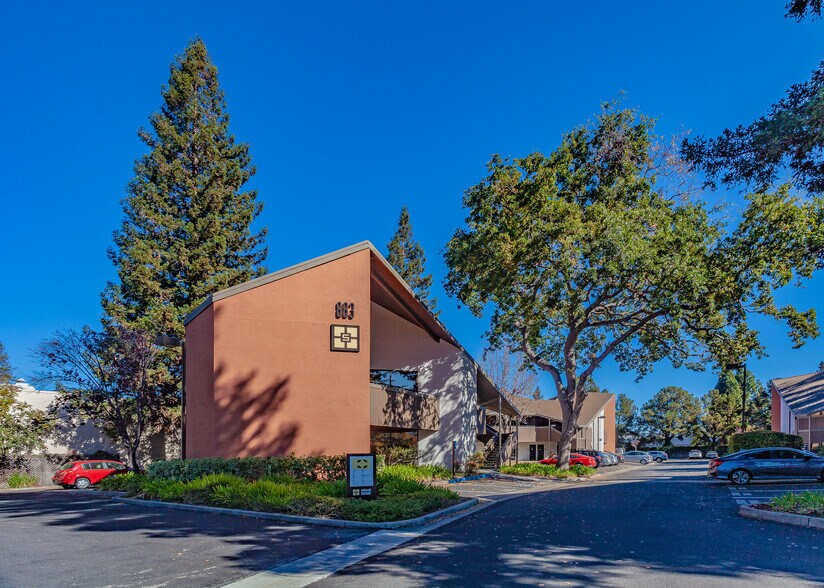 883 N Shoreline Blvd, Mountain View, CA à louer - Photo du bâtiment - Image 2 de 10