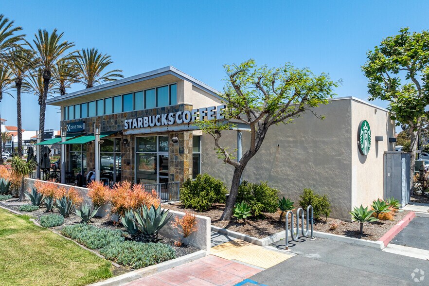 16470 Pacific Coast Hwy, Huntington Beach, CA for sale - Building Photo - Image 2 of 5