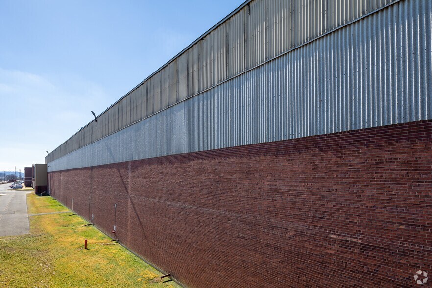 101 Rochester Dr, Louisville, KY à louer - Photo du bâtiment - Image 3 de 6