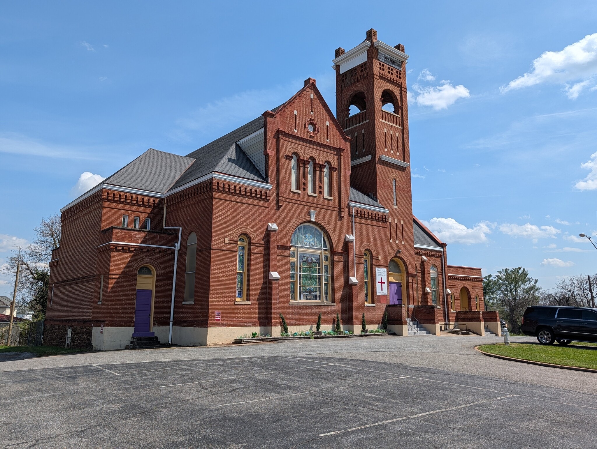1018 Rivermont Ave, Lynchburg, VA for sale Primary Photo- Image 1 of 13
