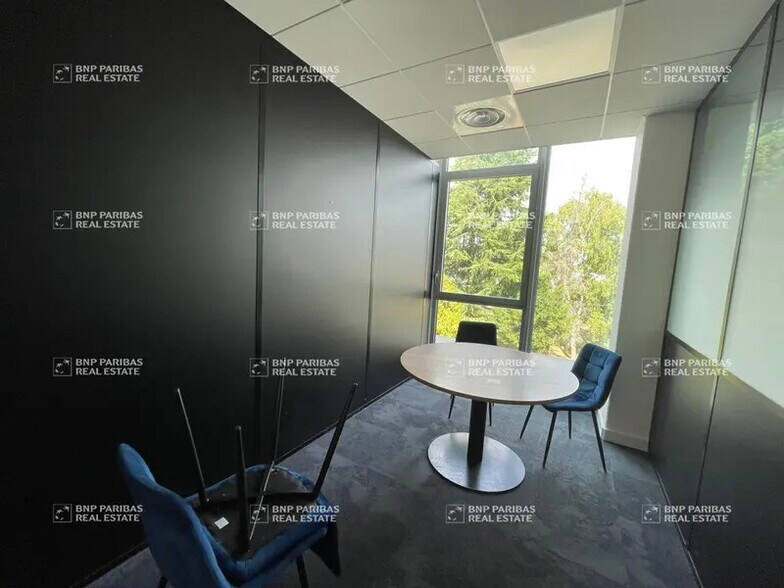 Bureau dans Limonest à louer - Photo du bâtiment - Image 3 de 18