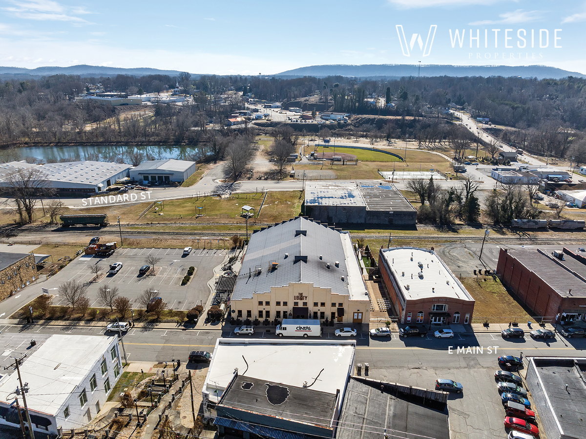 222 E Main St, Elkin, NC for sale Primary Photo- Image 1 of 3