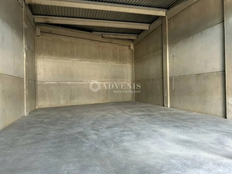 Flex in Vic-la-Gardiole for lease - Interior Photo - Image 2 of 3