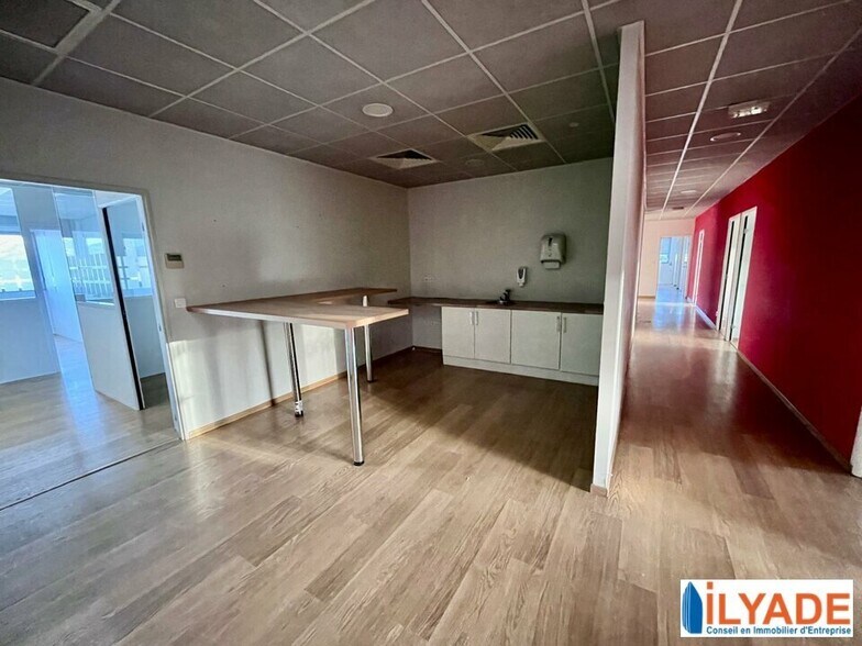 165 Avenue Du Marin Blanc, Aubagne for lease - Interior Photo - Image 2 of 7