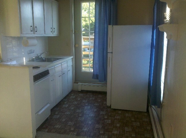 12 Cedar St, Hopkinton, MA à vendre - Photo du bâtiment - Image 3 de 13