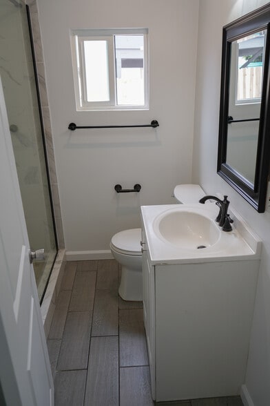 1235 Clavel Ave, Ventura, CA for sale - Interior Photo - Image 2 of 48