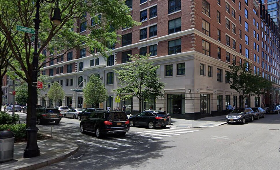 455 North End Ave, New York, NY à louer - Photo du bâtiment - Image 2 de 2
