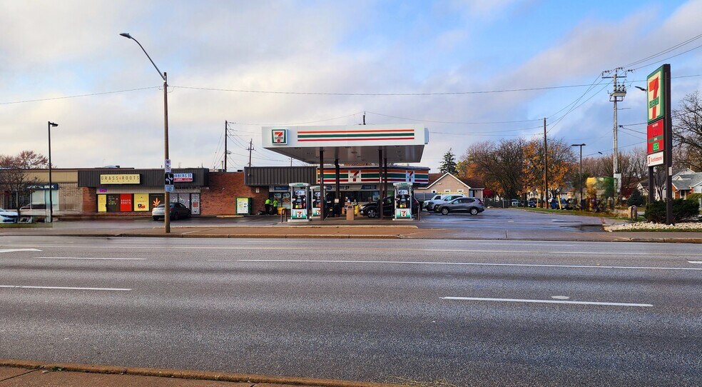 5124 Tecumseh Rd E, Windsor, ON à vendre - Photo du bâtiment - Image 1 de 1