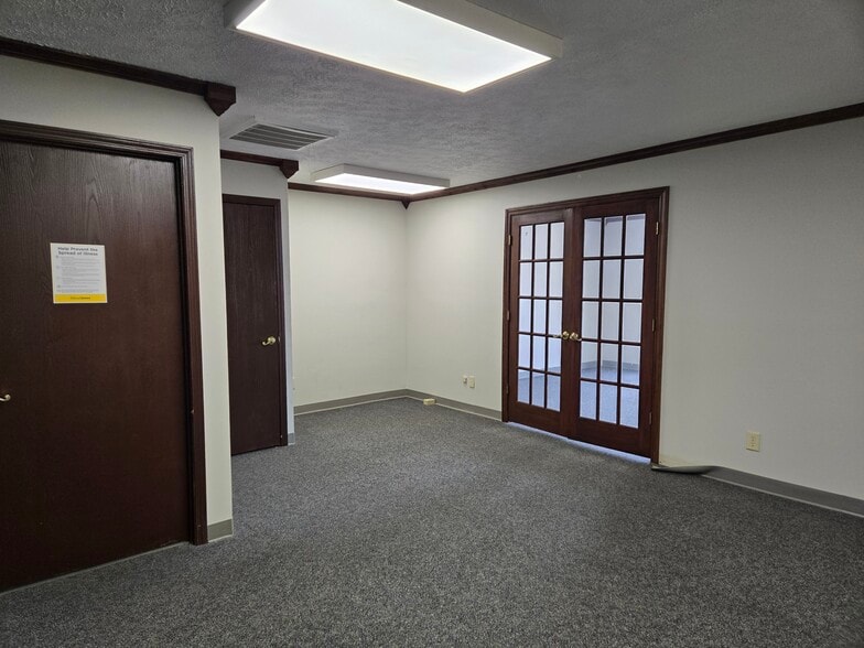 1130 E Main St, Carbondale, IL à louer - Photo intérieure - Image 3 de 8