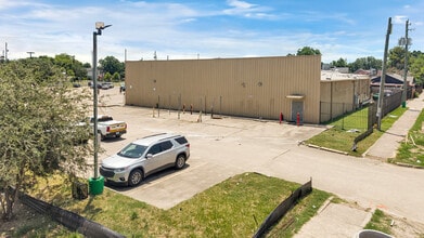 2601-2619 Fulton St, Houston, TX for lease Building Photo- Image 2 of 4
