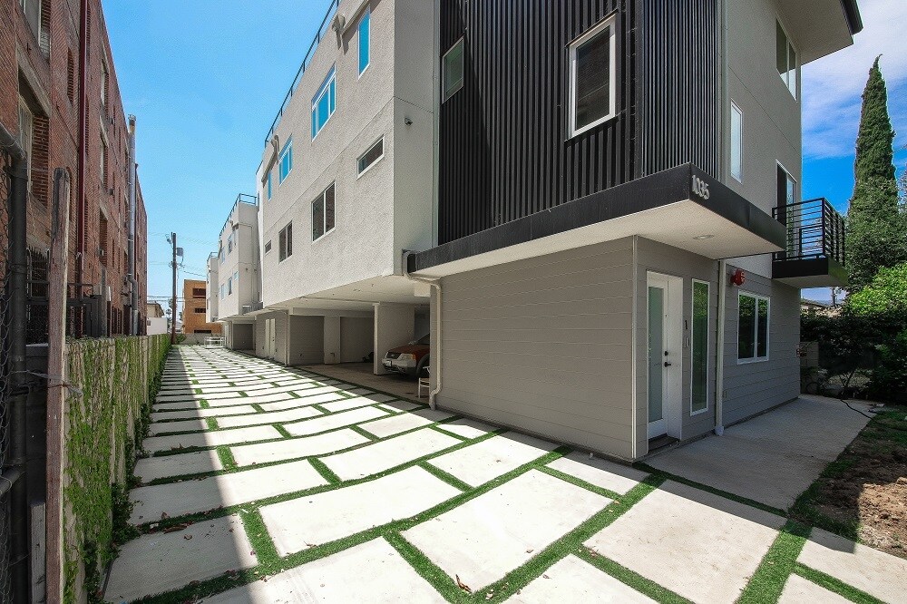 1035 N Serrano Ave, Los Angeles, CA à vendre Photo principale- Image 1 de 37