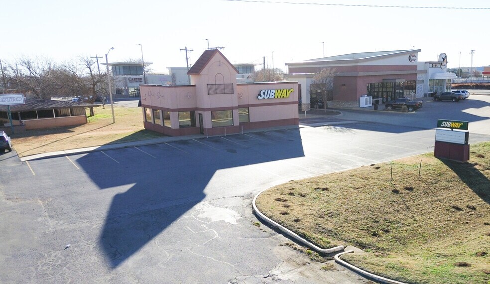 2134 Gary Blvd Rt-66, Clinton, OK à vendre - Photo du bâtiment - Image 2 de 5