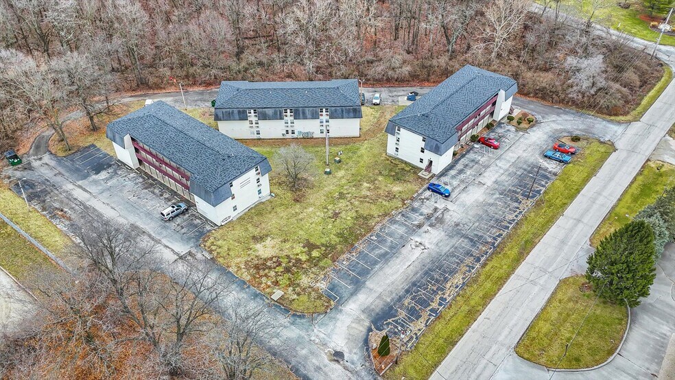 1740 S Fairview Ave, Decatur, IL à vendre - Photo du bâtiment - Image 1 de 28