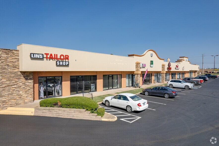 8202-8278 E 71st St, Tulsa, OK à louer - Photo du bâtiment - Image 1 de 17