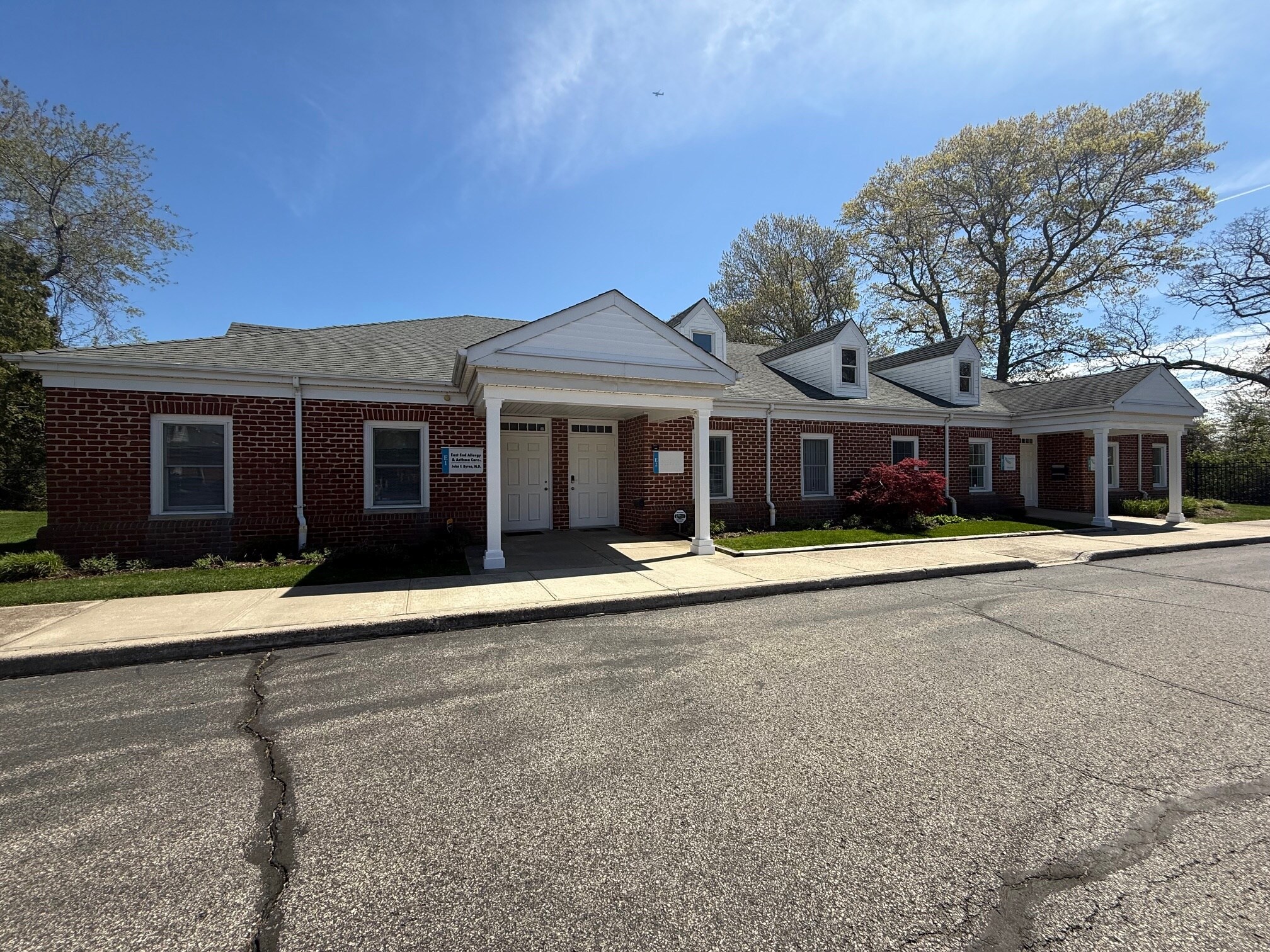 1149 Old Country Rd, Riverhead, NY for lease Interior Photo- Image 1 of 7