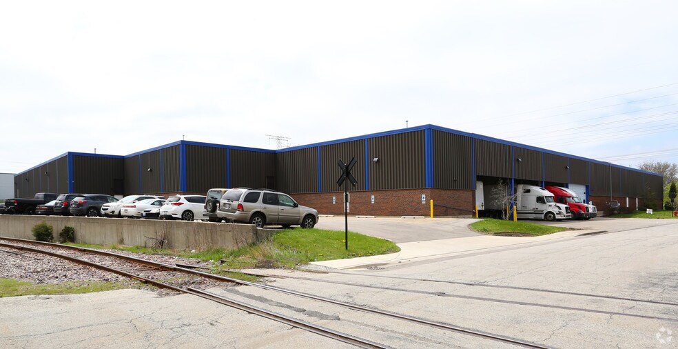 1845 Tonne Rd, Elk Grove Village, IL à louer - Photo du bâtiment - Image 3 de 7