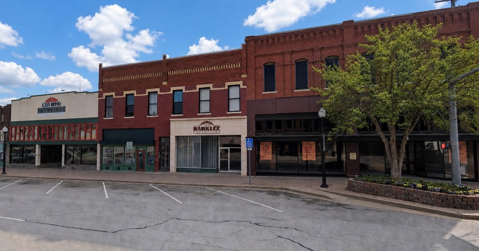126 W Main St, Ardmore, OK à louer - Photo du bâtiment - Image 3 de 3