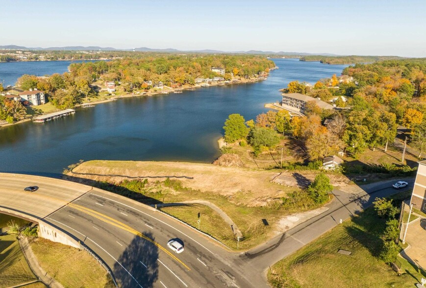 101 Lookout Pt, Lake Hamilton, AR à vendre - Photo du bâtiment - Image 1 de 1