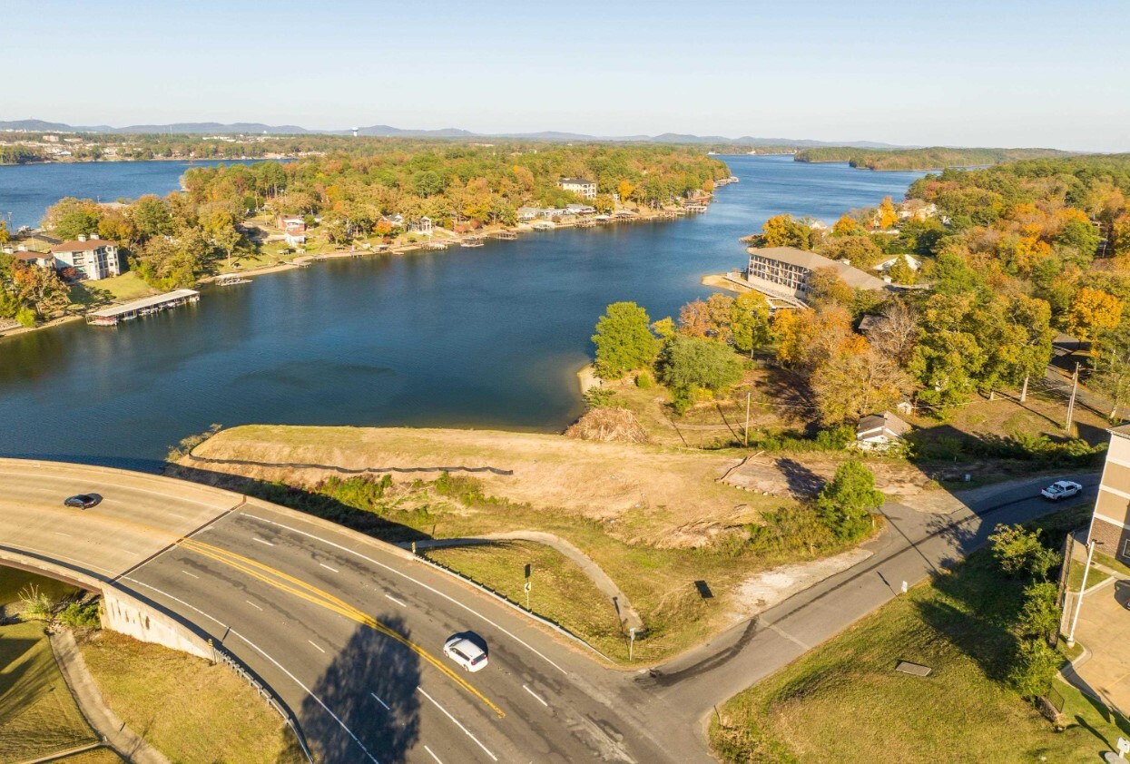 101 Lookout Pt, Lake Hamilton, AR à vendre Photo du bâtiment- Image 1 de 1