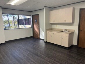 1776 Woodstead Ct, The Woodlands, TX for lease Interior Photo- Image 2 of 7