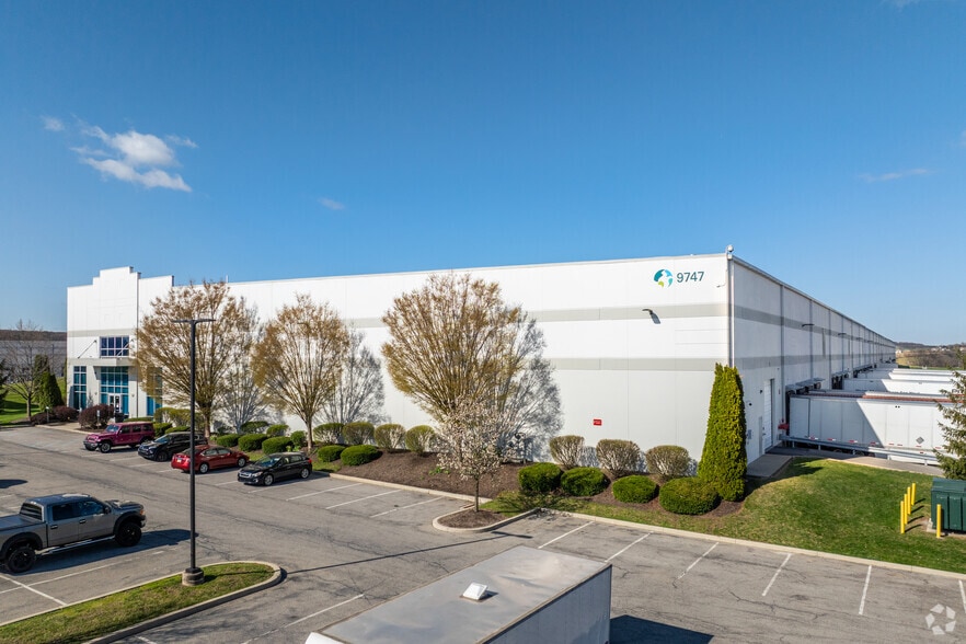 9747 Commerce Cir, Kutztown, PA for lease - Building Photo - Image 1 of 18