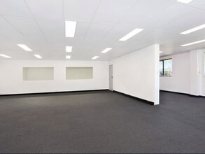 16 Powers Rd, Seven Hills for lease Interior Photo- Image 2 of 3