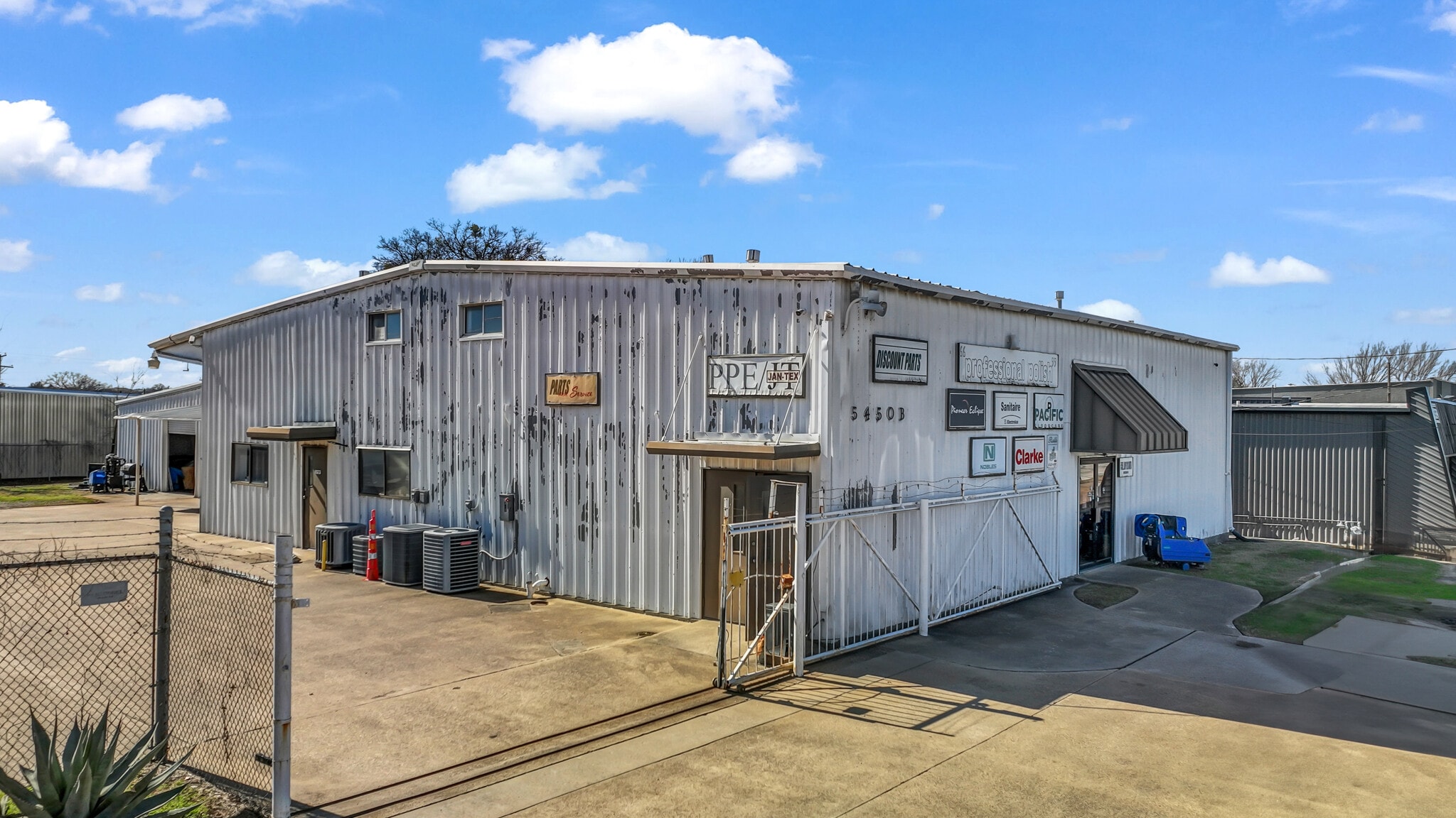 5308 Sun Valley dr, Fort Worth, TX for sale Primary Photo- Image 1 of 12