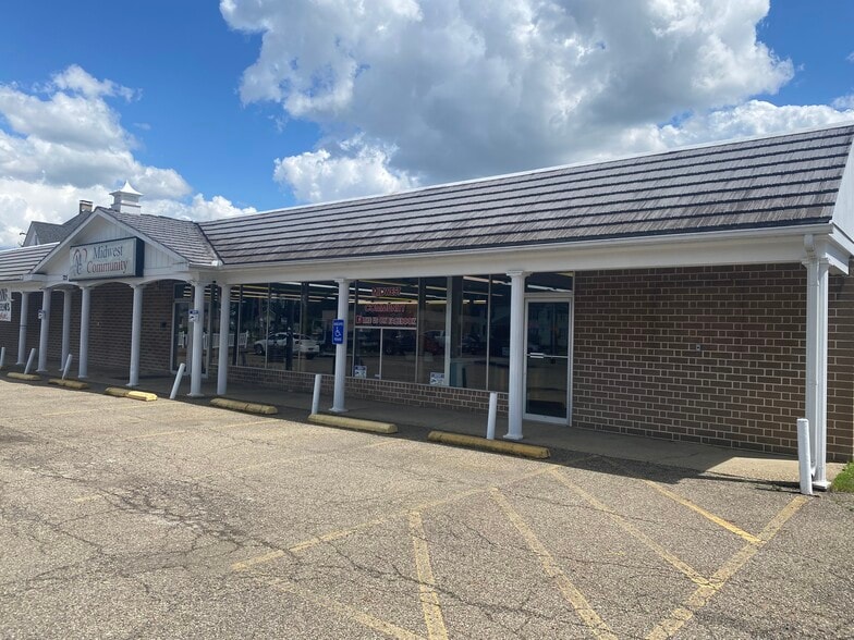 725 W Main Ave W, Massillon, OH for lease - Building Photo - Image 2 of 2