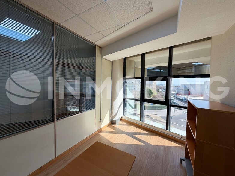 Office in Coslada, Madrid for lease - Building Photo - Image 2 of 3