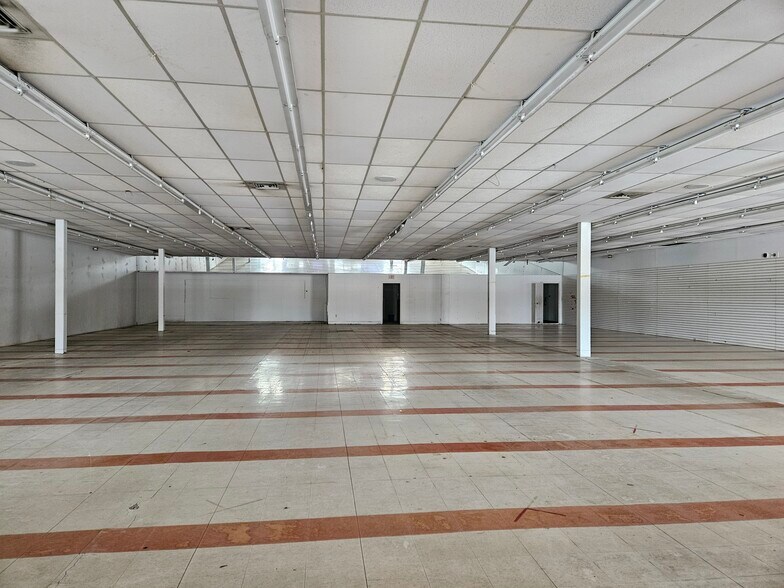 3405-3419 E Genesee Ave, Saginaw, MI à louer - Photo du bâtiment - Image 3 de 17