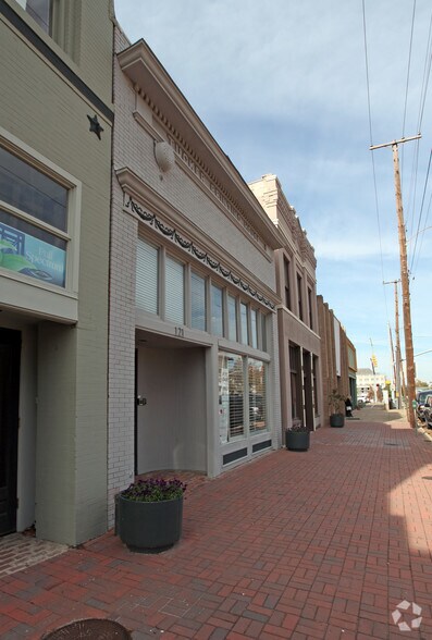 117-121 N State St, Jackson, MS for lease - Building Photo - Image 1 of 27