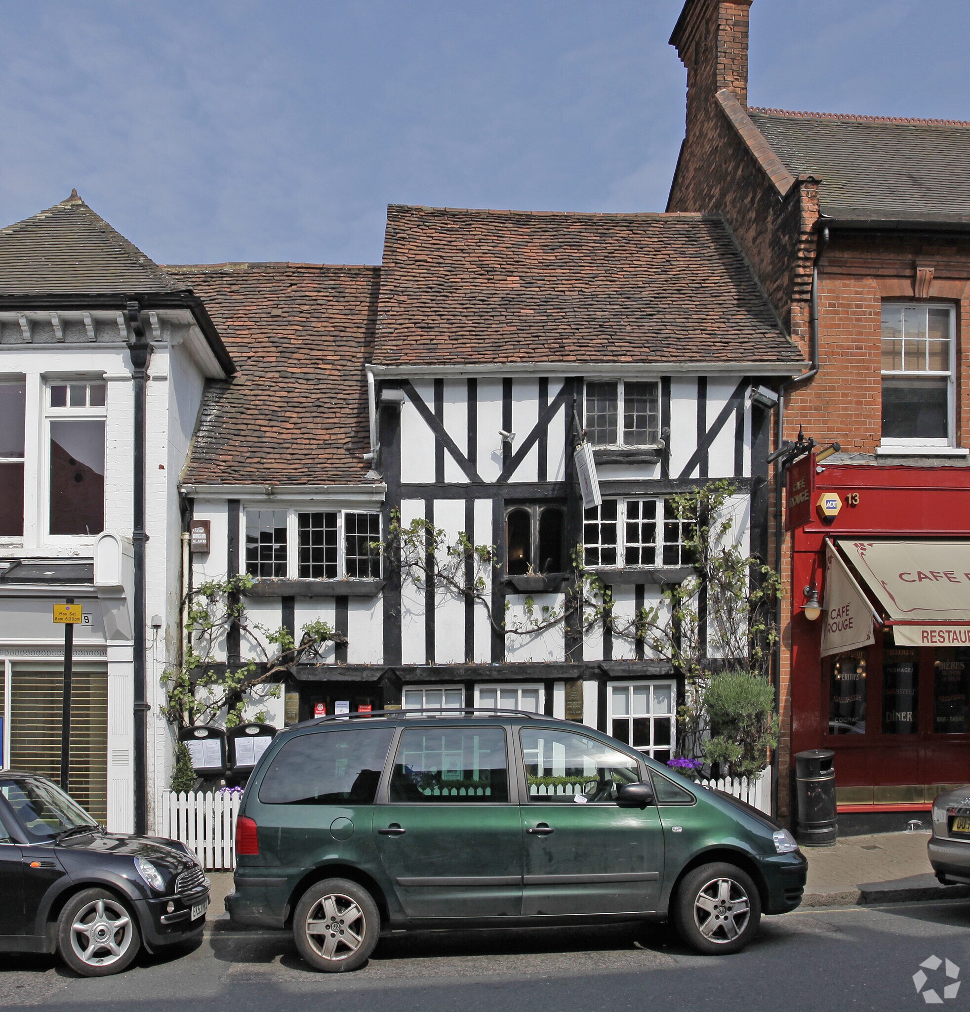 11 High St, Pinner à louer Photo principale- Image 1 de 2