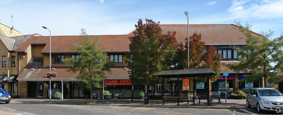 Bewsey St, Walton On Thames à louer - Photo du bâtiment - Image 3 de 9