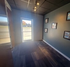 5642 N 2nd St, Loves Park, IL for sale Interior Photo- Image 2 of 7