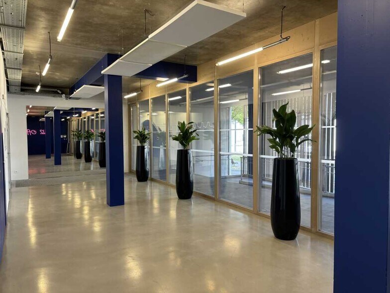 Office in Bordeaux for lease - Interior Photo - Image 3 of 16
