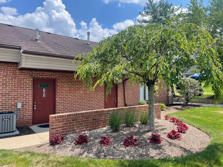 4790 Douglas Cir, Canton, OH for lease - Building Photo - Image 2 of 3