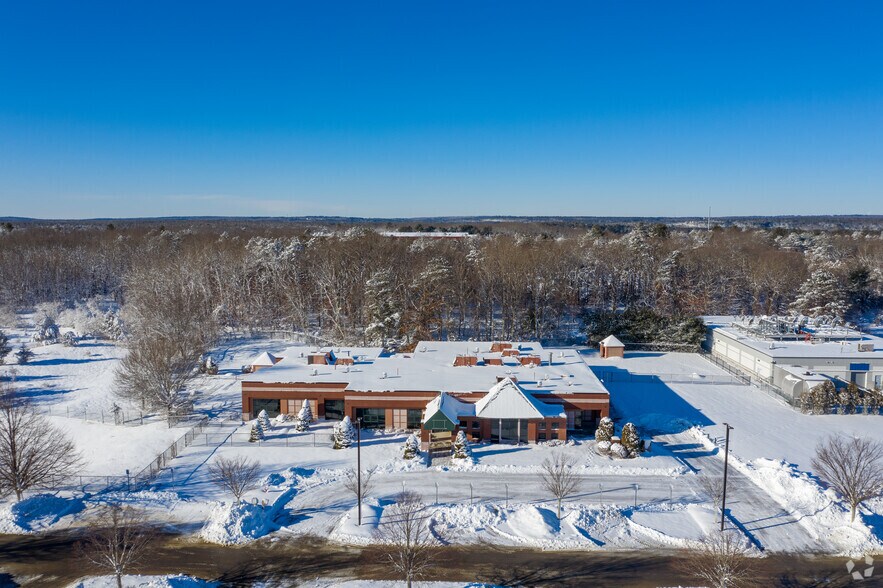 51 Technology Way, West Greenwich, RI à louer - Photo du bâtiment - Image 3 de 28