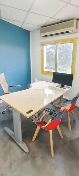 Office in Villefranche-sur-Saône for lease - Interior Photo - Image 2 of 7
