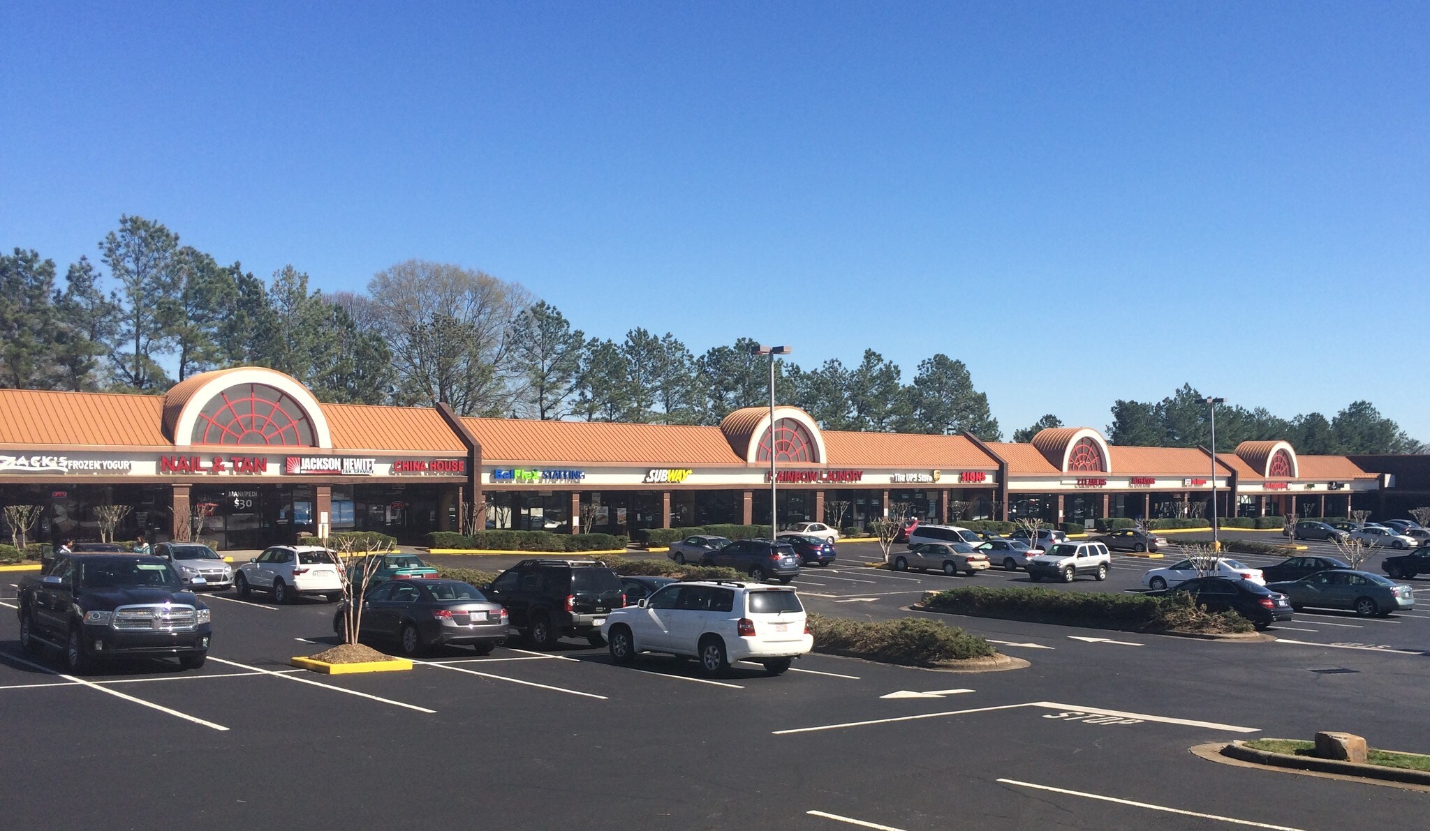 301-401 Jonestown Rd, Winston-Salem, NC for lease Primary Photo- Image 1 of 5